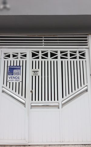 Casa à venda com 220m², 3 quartos e 1 vagaFachada