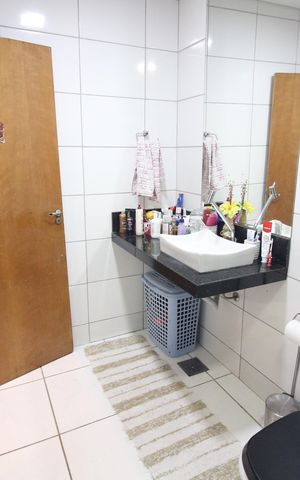 Casa à venda com 224m², 3 quartos e 3 vagasBanheiro