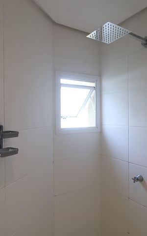 Casa de condomínio à venda com 150m², 3 quartos e 2 vagasBanheiro suíte 1