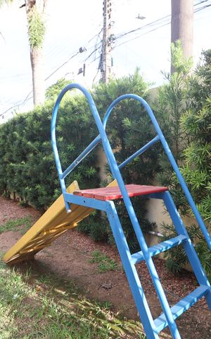 Casa de condomínio à venda com 150m², 3 quartos e 2 vagasÁrea comum - Playground