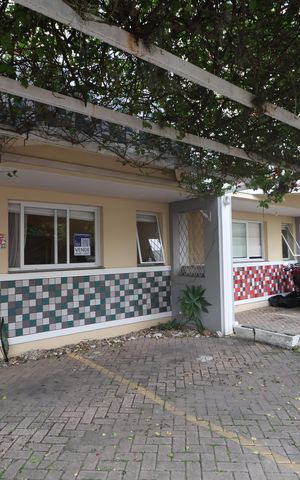Casa de condomínio à venda com 150m², 3 quartos e 2 vagasGaragem