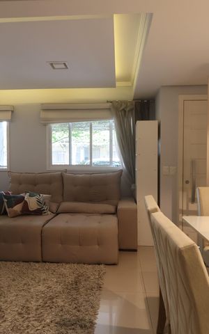 Casa de condomínio à venda com 150m², 3 quartos e 2 vagasSala