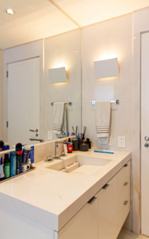 Apartamento à venda com 271m², 4 quartos e 4 vagas Apartamento à venda com 271m², 4 quartos e 4 vagasBanheiro da Suíte 1