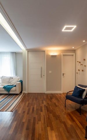 Casa de condomínio à venda com 205m², 3 quartos e 3 vagasSala