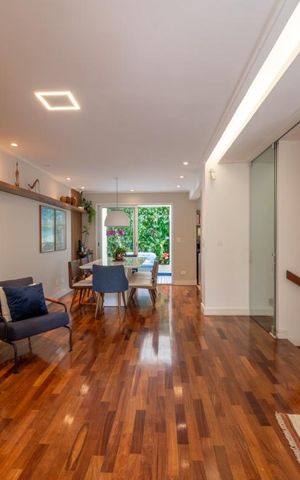 Casa de condomínio à venda com 205m², 3 quartos e 3 vagasSala