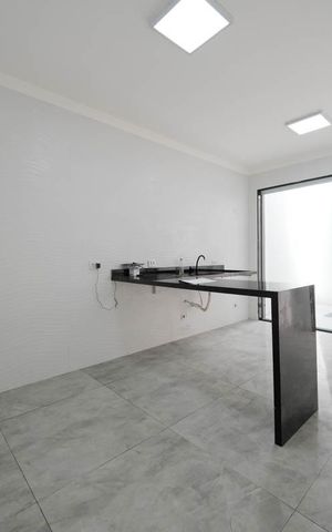 Casa à venda com 93m², 2 quartos e 1 vagaCozinha e Área de Serviço