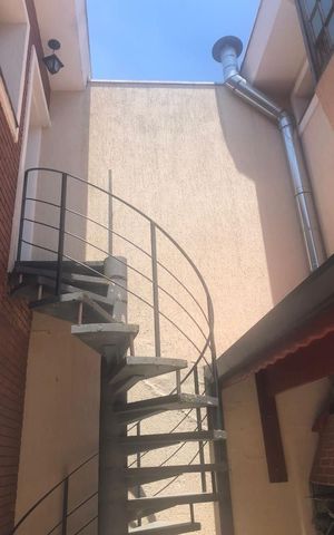 Casa à venda com 223m², 3 quartos e 4 vagasÁrea externa