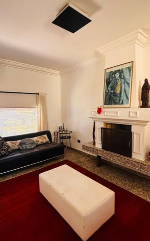 Casa de condomínio para alugar com 600m², 4 quartos e 5 vagasSala