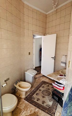 Casa de condomínio para alugar com 600m², 4 quartos e 5 vagasBanheiro 