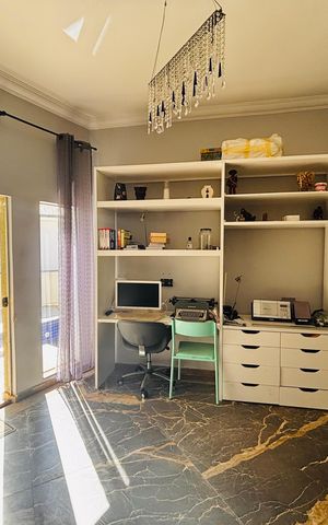 Casa de condomínio para alugar com 600m², 4 quartos e 5 vagasEscritório