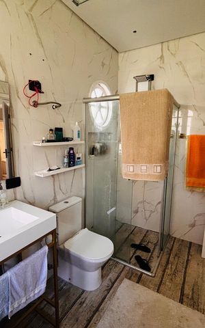 Casa de condomínio para alugar com 600m², 4 quartos e 5 vagasBanheiro suíte 