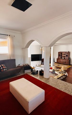Casa de condomínio para alugar com 600m², 4 quartos e 5 vagasSala