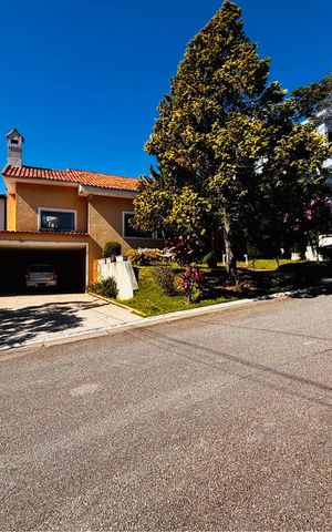 Casa de condomínio para alugar com 600m², 4 quartos e 5 vagasFachada