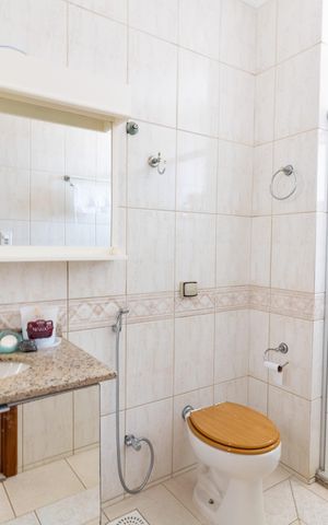 Casa à venda com 190m², 3 quartos e 2 vagas Casa à venda com 190m², 3 quartos e 2 vagasBanheiro da Suíte