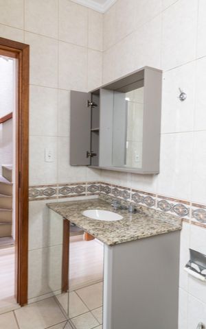 Casa à venda com 190m², 3 quartos e 2 vagas Casa à venda com 190m², 3 quartos e 2 vagasBanheiro
