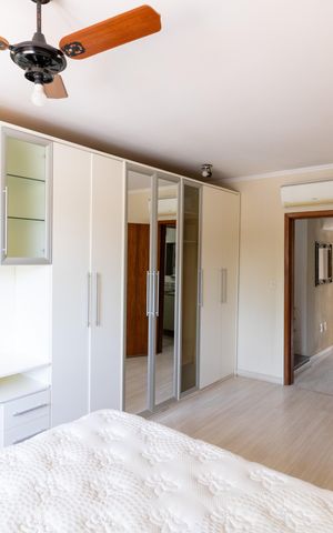 Casa à venda com 190m², 3 quartos e 2 vagas Casa à venda com 190m², 3 quartos e 2 vagasSuíte