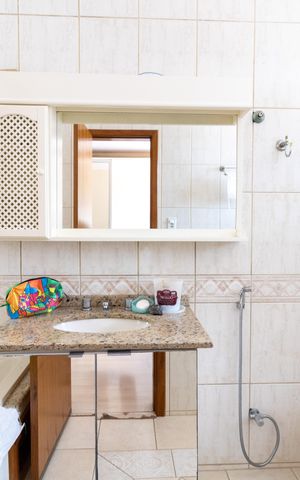 Casa à venda com 190m², 3 quartos e 2 vagas Casa à venda com 190m², 3 quartos e 2 vagasBanheiro da Suíte
