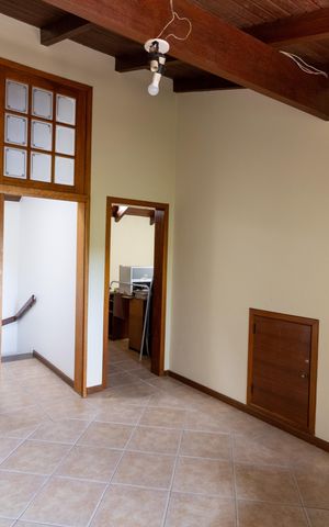 Casa à venda com 190m², 3 quartos e 2 vagas Casa à venda com 190m², 3 quartos e 2 vagasEscritório