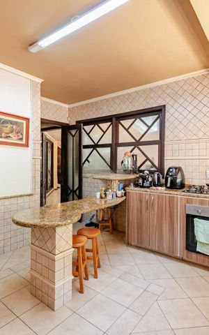 Casa à venda com 460m², 5 quartos e 5 vagas Casa à venda com 460m², 5 quartos e 5 vagasCozinha