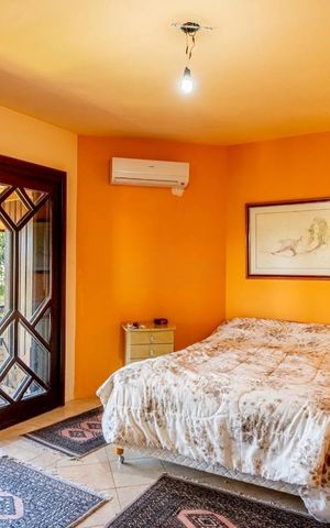 Casa à venda com 460m², 5 quartos e 5 vagas Casa à venda com 460m², 5 quartos e 5 vagasQuarto