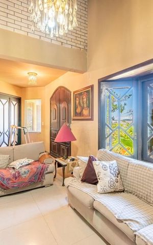 Casa à venda com 460m², 5 quartos e 5 vagas Casa à venda com 460m², 5 quartos e 5 vagasSala