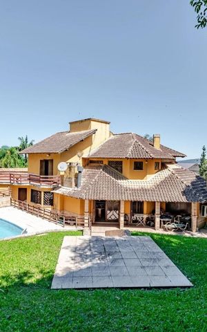 Casa à venda com 460m², 5 quartos e 5 vagas Casa à venda com 460m², 5 quartos e 5 vagasÁrea externa