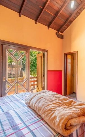 Casa à venda com 460m², 5 quartos e 5 vagas Casa à venda com 460m², 5 quartos e 5 vagasQuarto