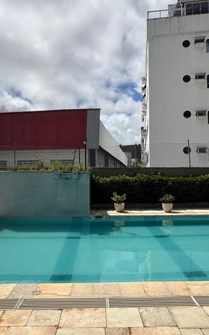 Casa para alugar com 500m², 4 quartos e 6 vagas Casa para alugar com 500m², 4 quartos e 6 vagasÁrea comum - Piscina