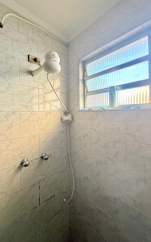 Casa à venda com 115m², 3 quartos e 2 vagas Casa à venda com 115m², 3 quartos e 2 vagasBanho