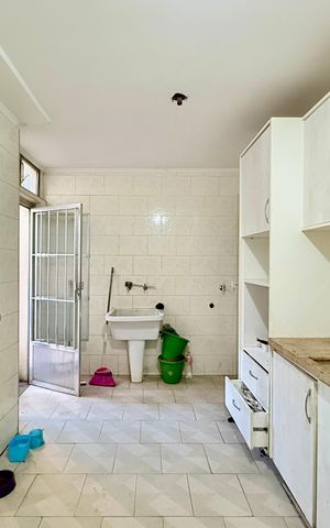 Casa à venda com 115m², 3 quartos e 2 vagas Casa à venda com 115m², 3 quartos e 2 vagasCozinha