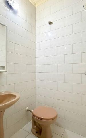 Casa à venda com 115m², 3 quartos e 2 vagas Casa à venda com 115m², 3 quartos e 2 vagasBanheiro de Serviço