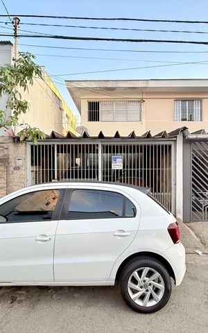 Casa à venda com 115m², 3 quartos e 2 vagas Casa à venda com 115m², 3 quartos e 2 vagasFachada