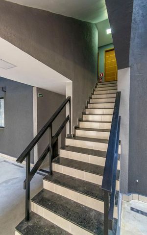 Apartamento à venda com 67m², 2 quartos e 1 vaga Apartamento à venda com 67m², 2 quartos e 1 vagaÁrea comum - Escada de acesso