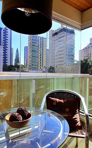 Apartamento à venda com 127m², 3 quartos e 3 vagas Apartamento à venda com 127m², 3 quartos e 3 vagasVaranda