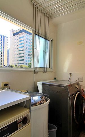 Apartamento à venda com 127m², 3 quartos e 3 vagas Apartamento à venda com 127m², 3 quartos e 3 vagasÁrea de serviço