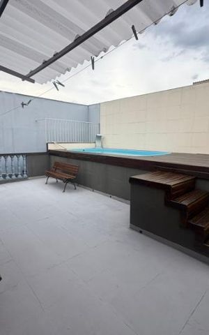 Casa de condomínio à venda com 250m², 5 quartos e 3 vagasÁrea externa