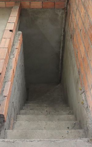 Casa para alugar com 305m², 2 quartos e 4 vagasEscada acesso a Sala 