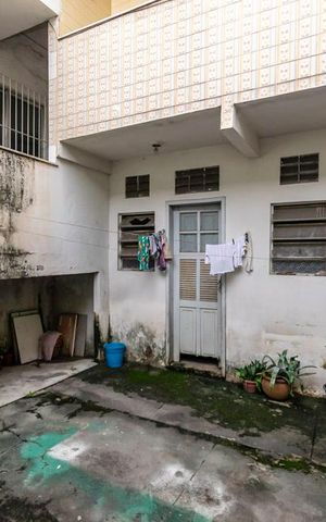 Casa à venda com 342m², 5 quartos e 3 vagas Casa à venda com 342m², 5 quartos e 3 vagasÁrea de Serviço