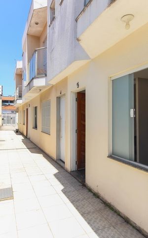 Casa de condomínio à venda com 62m², 2 quartos e 1 vaga Casa de condomínio à venda com 62m², 2 quartos e 1 vagaÁrea Externa