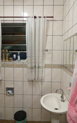 Casa à venda com 138m², 3 quartos e 2 vagasBanheiro