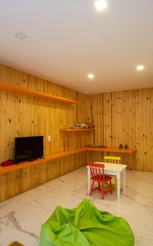 Apartamento à venda com 250m², 5 quartos e 3 vagas Apartamento à venda com 250m², 5 quartos e 3 vagasBrinquedoteca