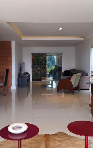 Casa de condomínio à venda com 450m², 5 quartos e 2 vagas Casa de condomínio à venda com 450m², 5 quartos e 2 vagasSala 1