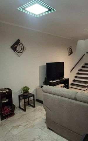 Casa à venda com 181m², 3 quartos e 2 vagas Casa à venda com 181m², 3 quartos e 2 vagasSala