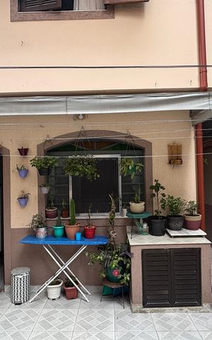 Casa à venda com 181m², 3 quartos e 2 vagas Casa à venda com 181m², 3 quartos e 2 vagasQuintal
