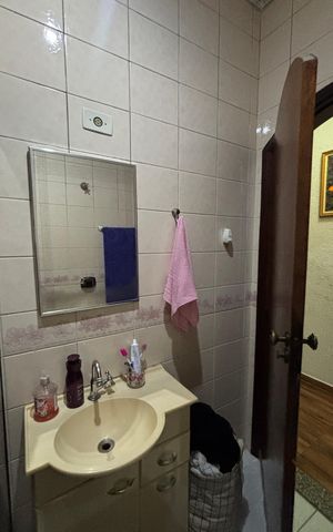 Casa à venda com 181m², 3 quartos e 2 vagas Casa à venda com 181m², 3 quartos e 2 vagasBanheiro