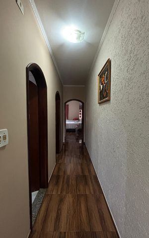 Casa à venda com 181m², 3 quartos e 2 vagas Casa à venda com 181m², 3 quartos e 2 vagasCorredor