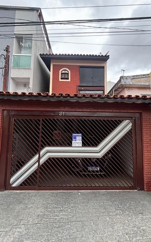 Casa à venda com 181m², 3 quartos e 2 vagas Casa à venda com 181m², 3 quartos e 2 vagasFachada