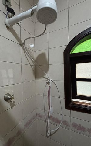 Casa à venda com 181m², 3 quartos e 2 vagas Casa à venda com 181m², 3 quartos e 2 vagasBanheiro
