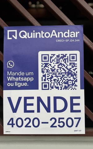 Casa à venda com 181m², 3 quartos e 2 vagas Casa à venda com 181m², 3 quartos e 2 vagasFachada