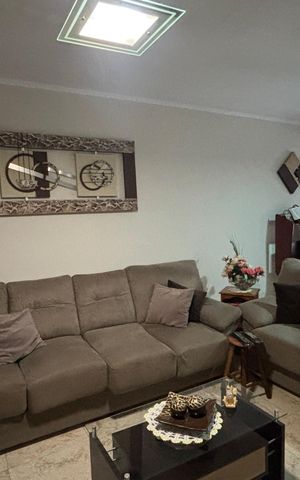 Casa à venda com 181m², 3 quartos e 2 vagas Casa à venda com 181m², 3 quartos e 2 vagasSala